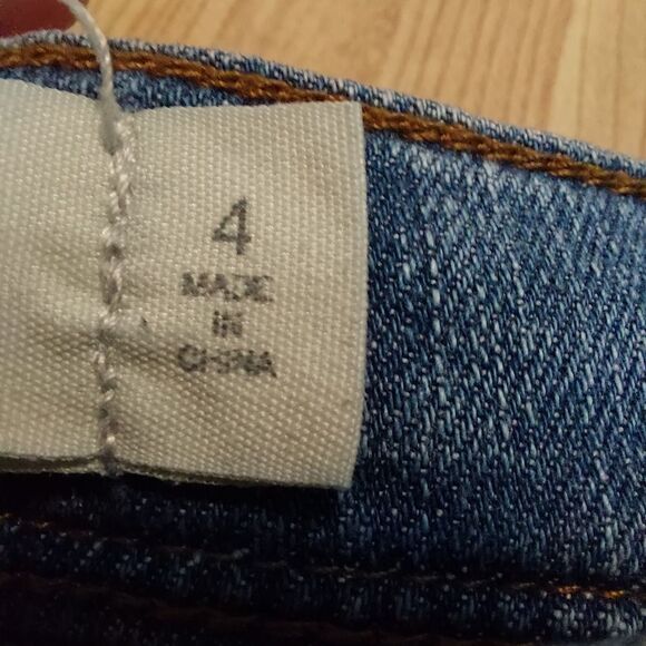 Womans Charlotte Russe Distressed Shorts size 4 - Picture 15 of 15